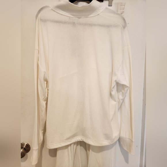 Modern Works 2 pieces set ( Ivory) - Picture 7 of 16